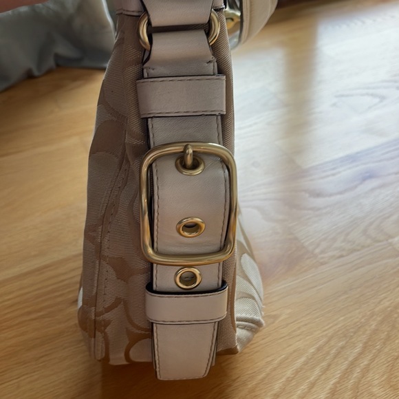 Coach Handbag with Red Interior - Picture 3 of 7